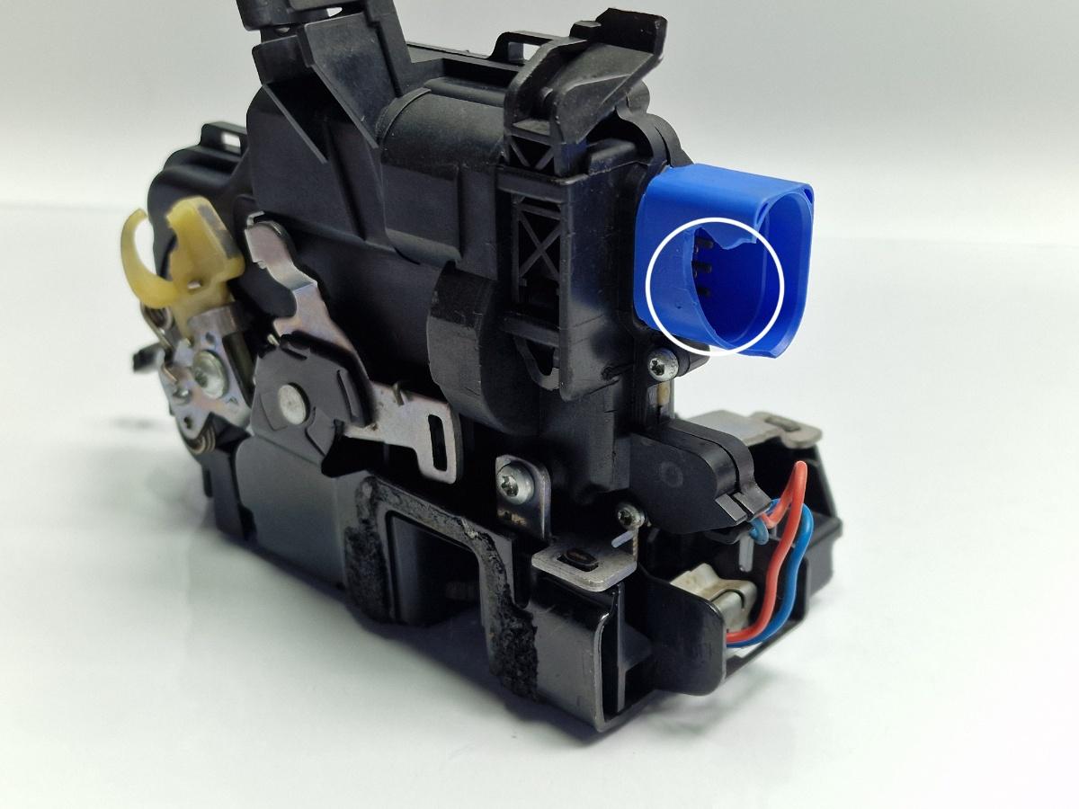 Broasca usa stanga fata SKODA FABIA Combi 6Y5 2000 - 2007 1.2 AZQ, BME 3B1837015AQ