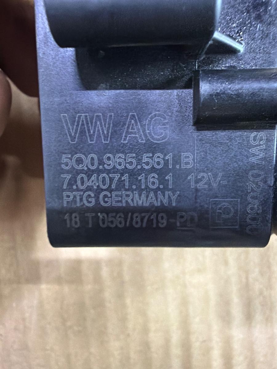 Pompa recirculare apa AUDI A6 IV Avant 4G5, C7, 4GD 2011 - 2018 2.0 TDI CSUD, DDCB 5Q0965561B