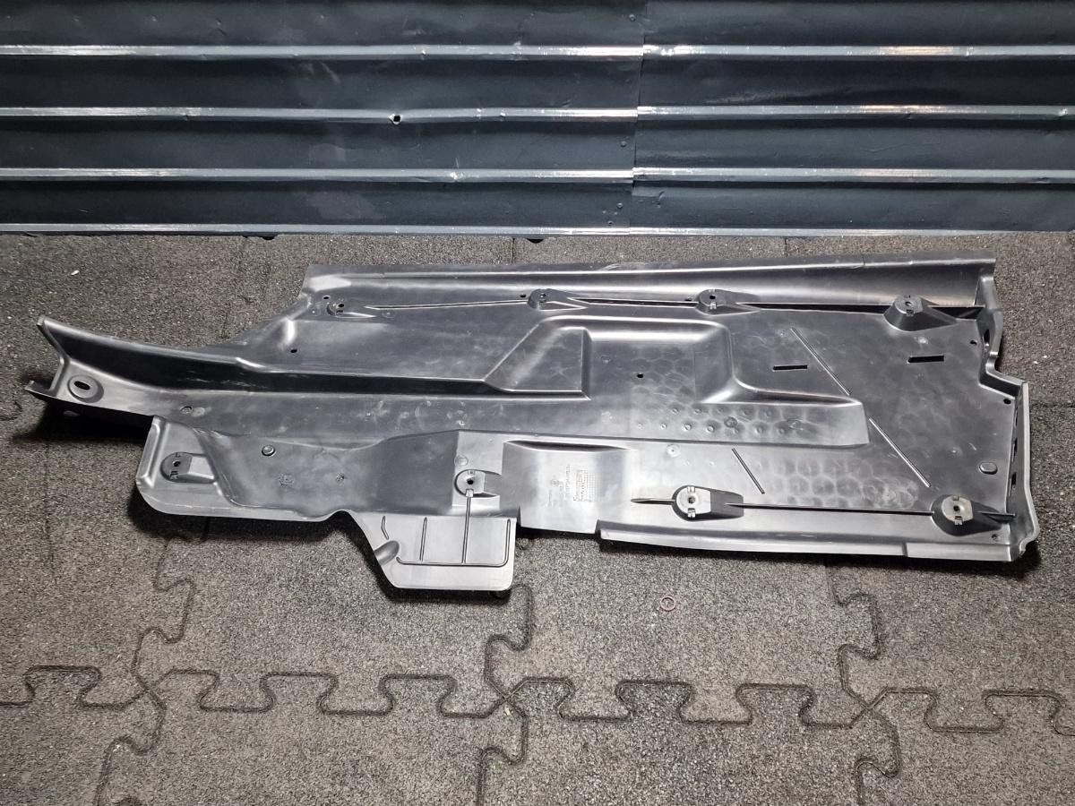 Scut protectie podea dreapta SKODA FABIA Combi 6Y5 2000 - 2007 1.2 AZQ, BME 6Q0825202N