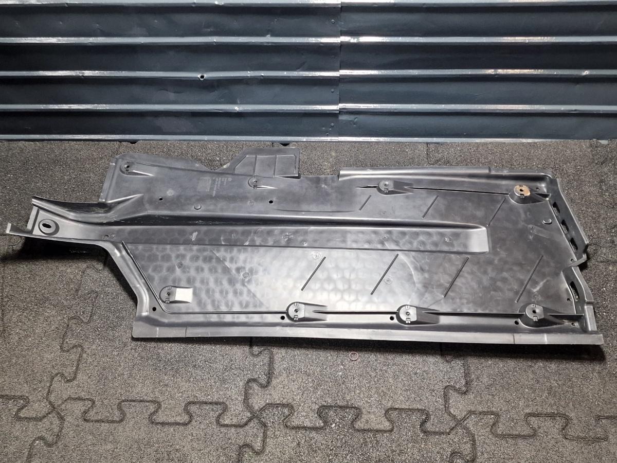 Scut protectie podea dreapta SKODA FABIA Combi 6Y5 2000 - 2007 1.2 AZQ, BME 6Q0825201G