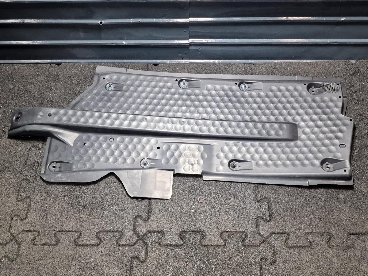 Scut protectie podea dreapta SKODA FABIA Combi 6Y5 2000 - 2007 1.2 AZQ, BME 6Q0825201G