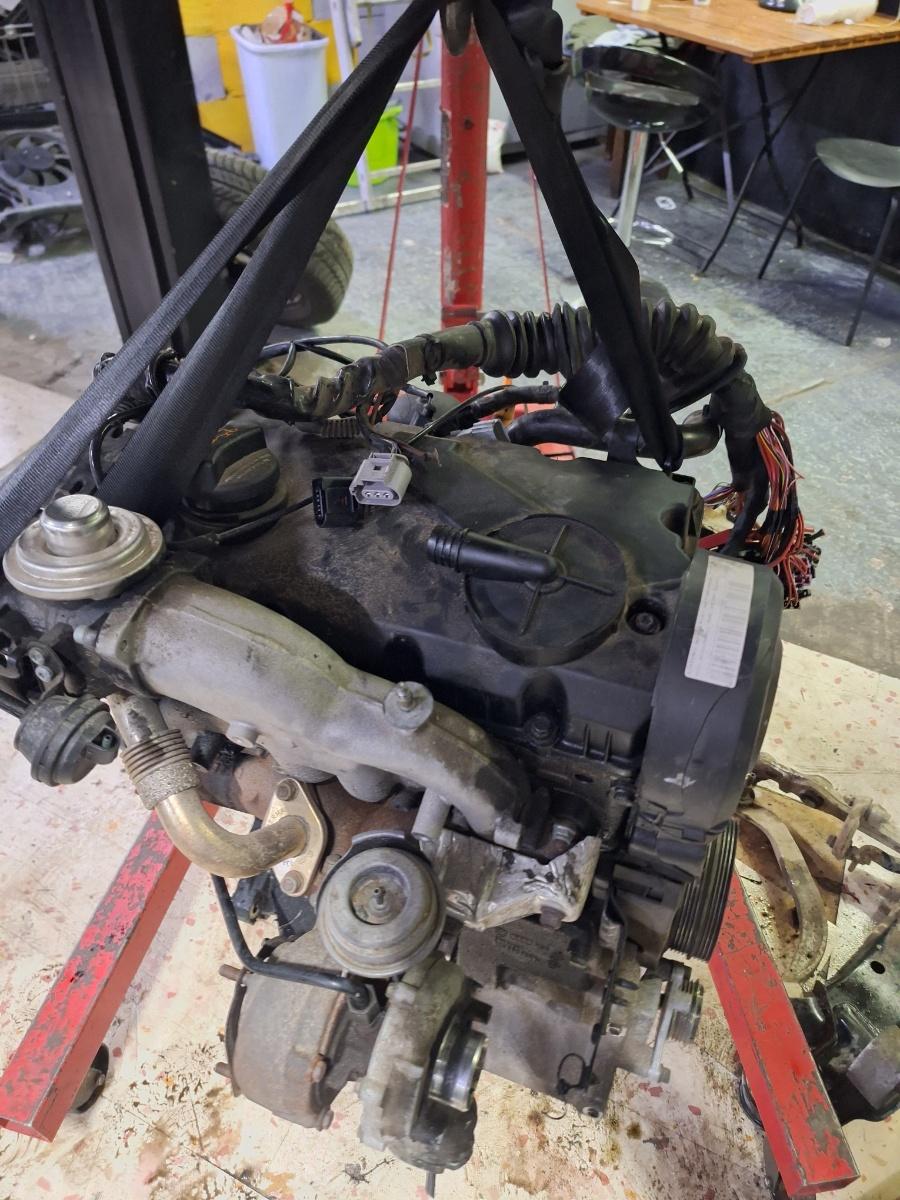 Motor 1.9 TDI 96 kw AWX VOLKSWAGEN PASSAT 3B3 2000 - 2005