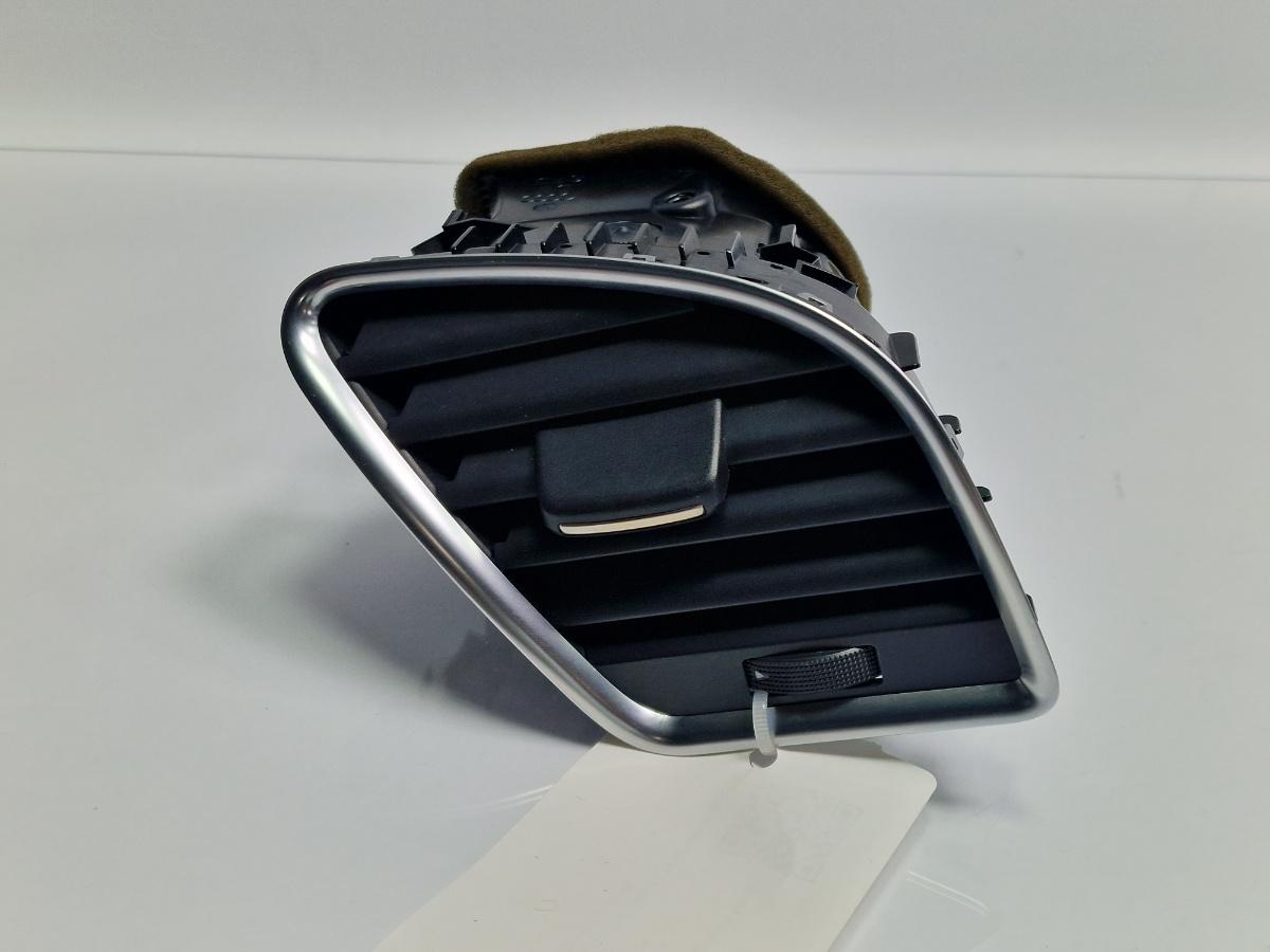 Grila de ventilatie laterala panou de bord dreapta AUDI A4 IV Avant 8K5, B8 2007 - 2015 2.0 TDI CAGA, CJCA, CMEA, CMFA 8T1820902C