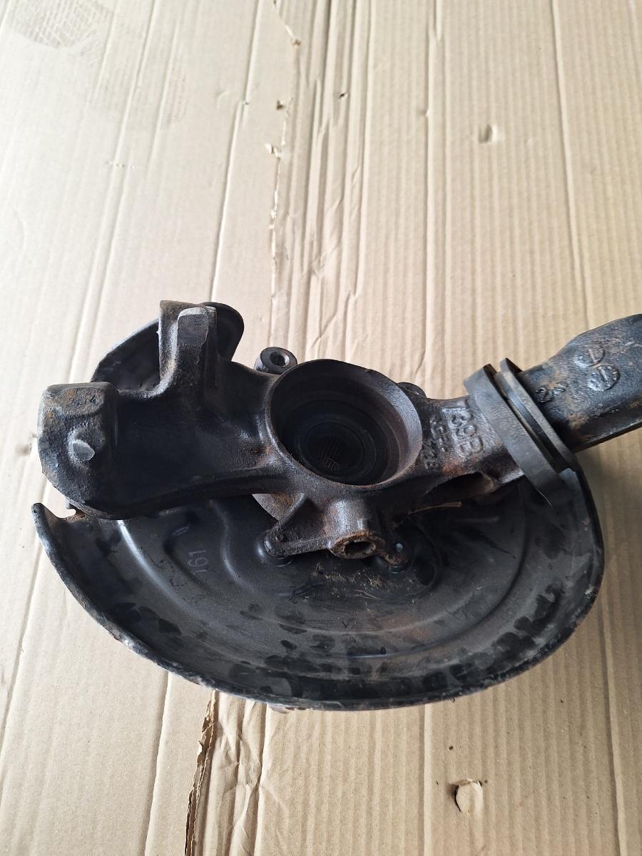 Fuzeta stanga fata VOLKSWAGEN PASSAT 3B3 2000 - 2005 1.8 T 20V AWL, AWT 8D0407257AQ