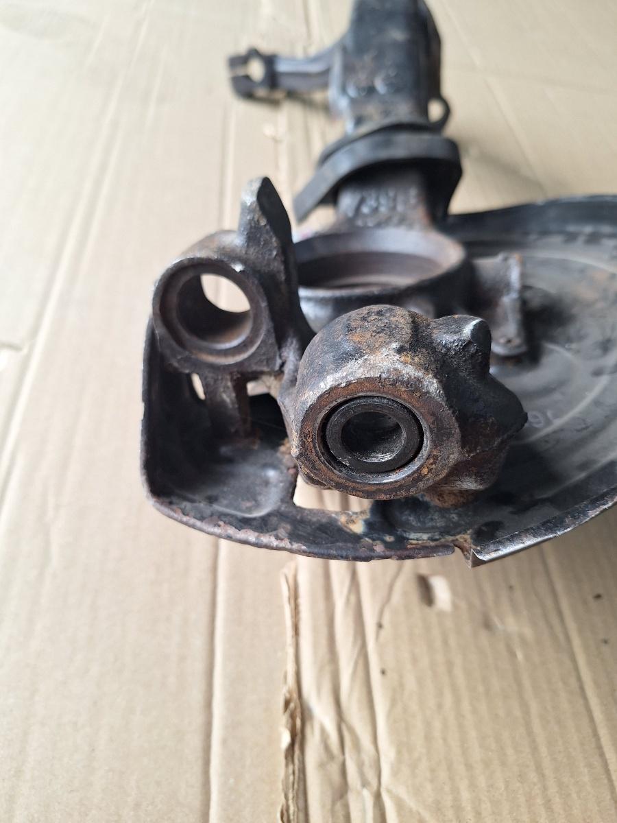 Fuzeta stanga fata VOLKSWAGEN PASSAT 3B3 2000 - 2005 1.8 T 20V AWL, AWT 8D0407257AQ