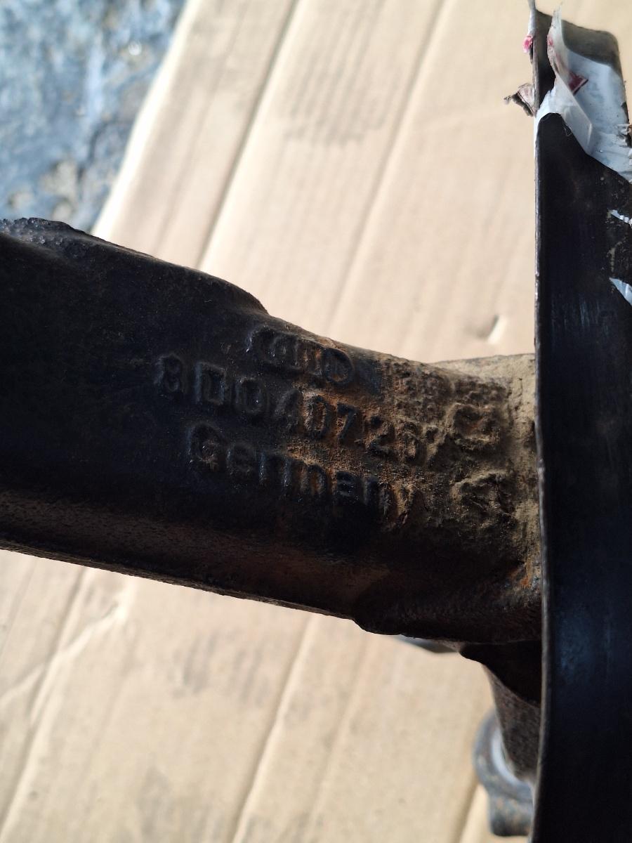 Fuzeta stanga fata VOLKSWAGEN PASSAT 3B3 2000 - 2005 1.8 T 20V AWL, AWT 8D0407257AQ