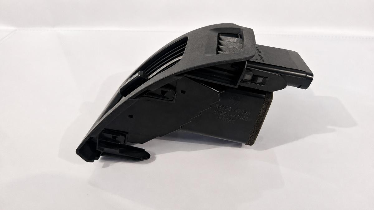 Grila ventilatie stanga fata TOYOTA PRIUS _W3_ 2008 -> 1.8 Hybrid 2ZR-FXE 5565047070