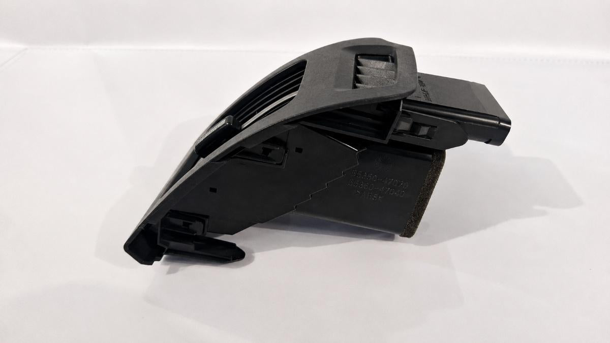 Grila ventilatie stanga fata TOYOTA PRIUS _W3_ 2008 -> 1.8 Hybrid 2ZR-FXE 5565047070