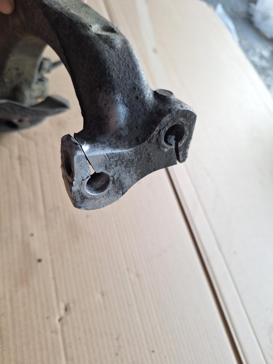 Fuzeta fata stanga AUDI A4 IV Avant 8K5, B8 2007 - 2010 8K0407253R
