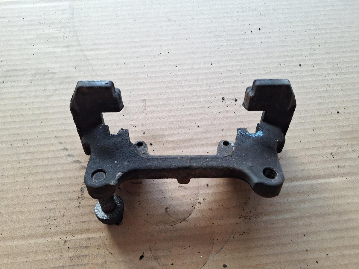 Suport etrier frana fata stanga AUDI A4 IV Avant 8K5, B8 2007 - 2015 2.0 TDI CAGA, CJCA, CMEA, CMFA 3C0615125