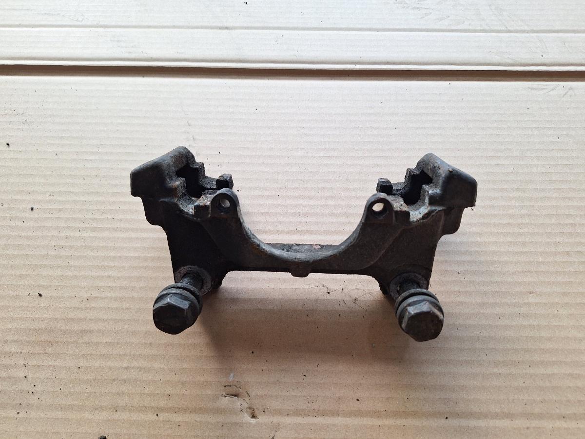 Suport etrier frana fata dreapta AUDI A4 IV Avant 8K5, B8 2007 - 2015 2.0 TDI CAGA, CJCA, CMEA, CMFA 3C0615125