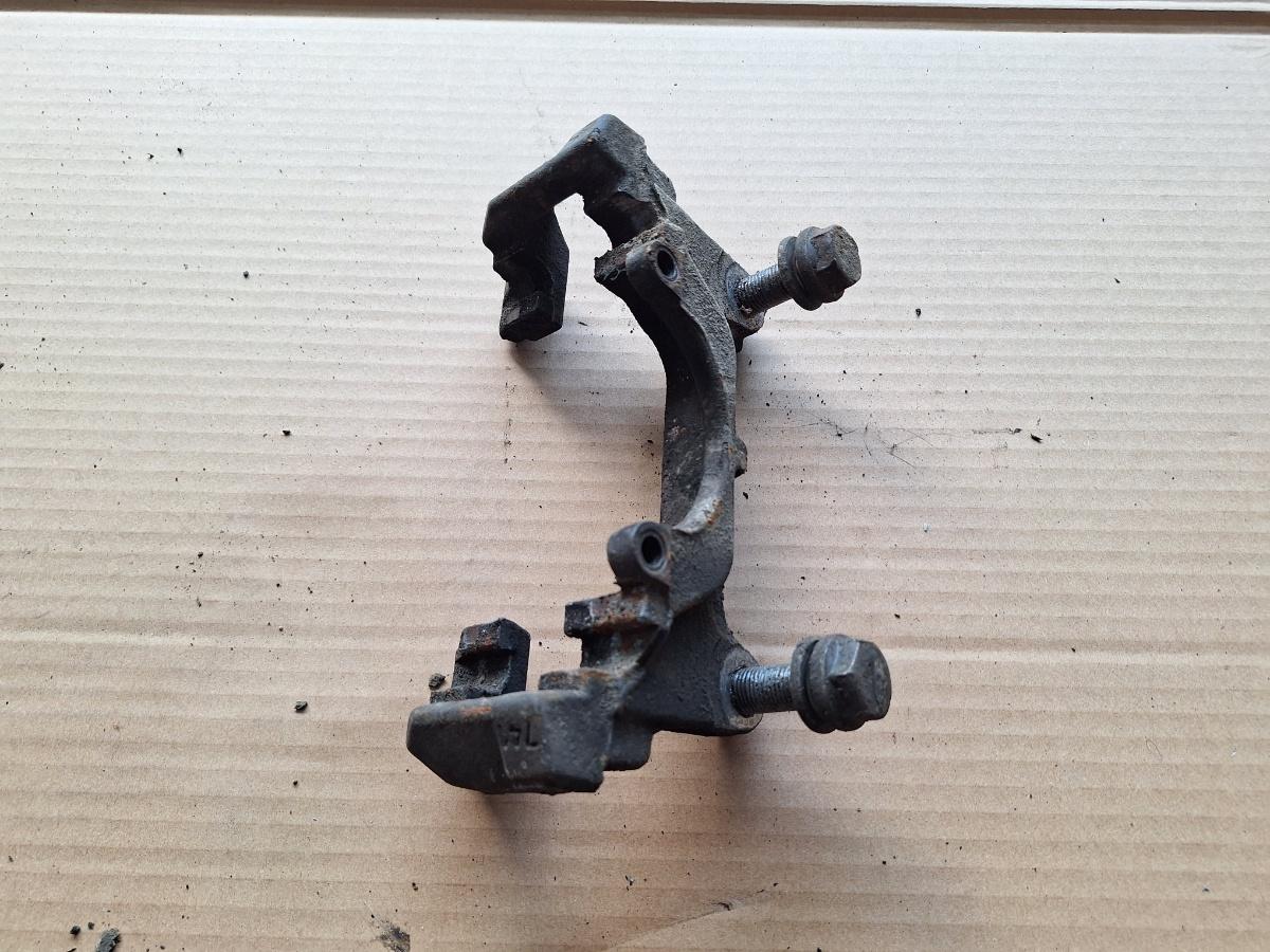 Suport etrier frana fata dreapta AUDI A4 IV Avant 8K5, B8 2007 - 2015 2.0 TDI CAGA, CJCA, CMEA, CMFA 3C0615125