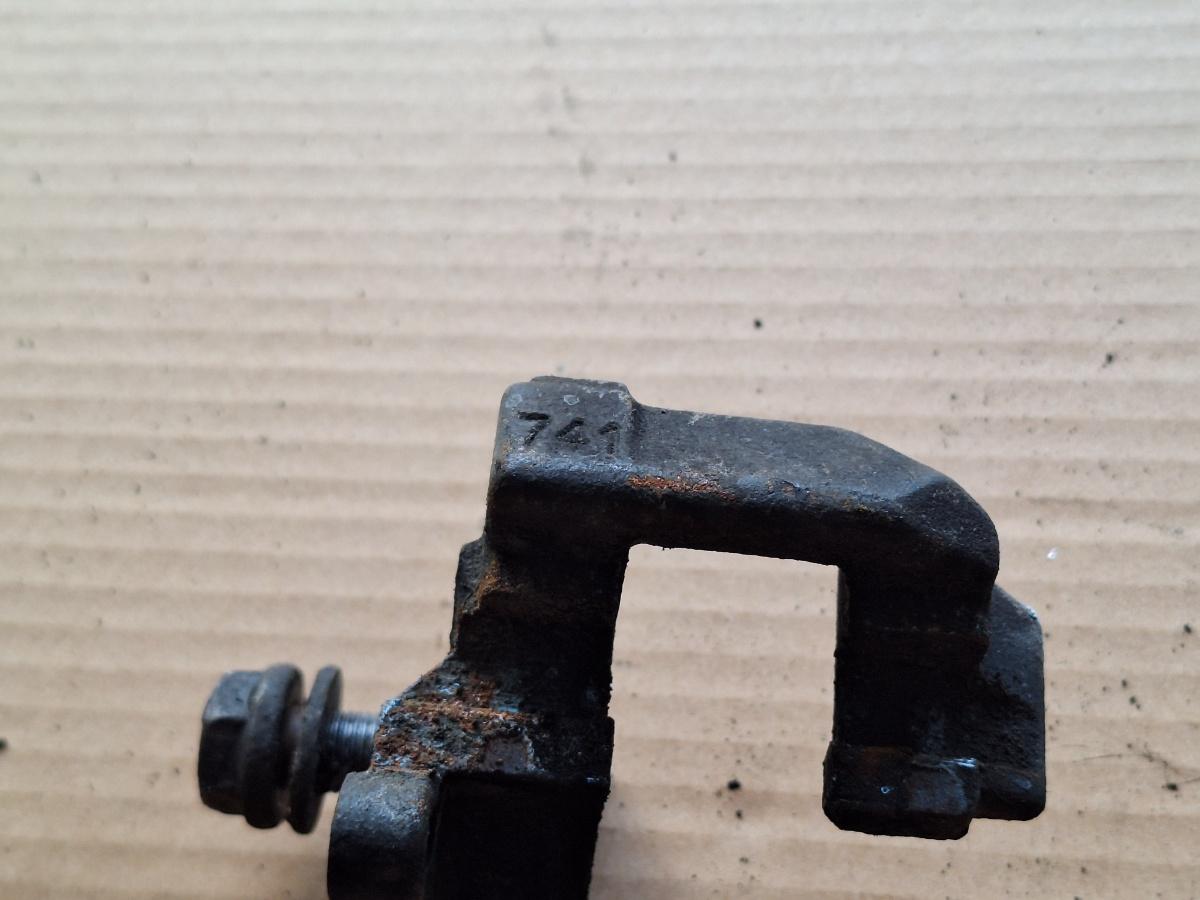 Suport etrier frana fata dreapta AUDI A4 IV Avant 8K5, B8 2007 - 2015 2.0 TDI CAGA, CJCA, CMEA, CMFA 3C0615125