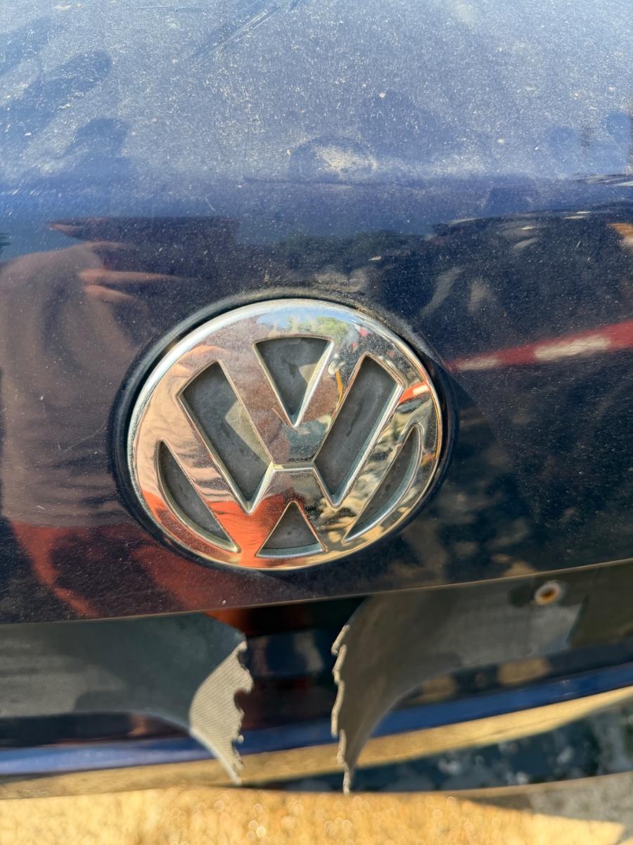 Emblema sigla VW spate sedan cromatVOLKSWAGEN PASSAT 3B3 2000 - 2005 1.9 TDI AVF, AWX 3B5853630