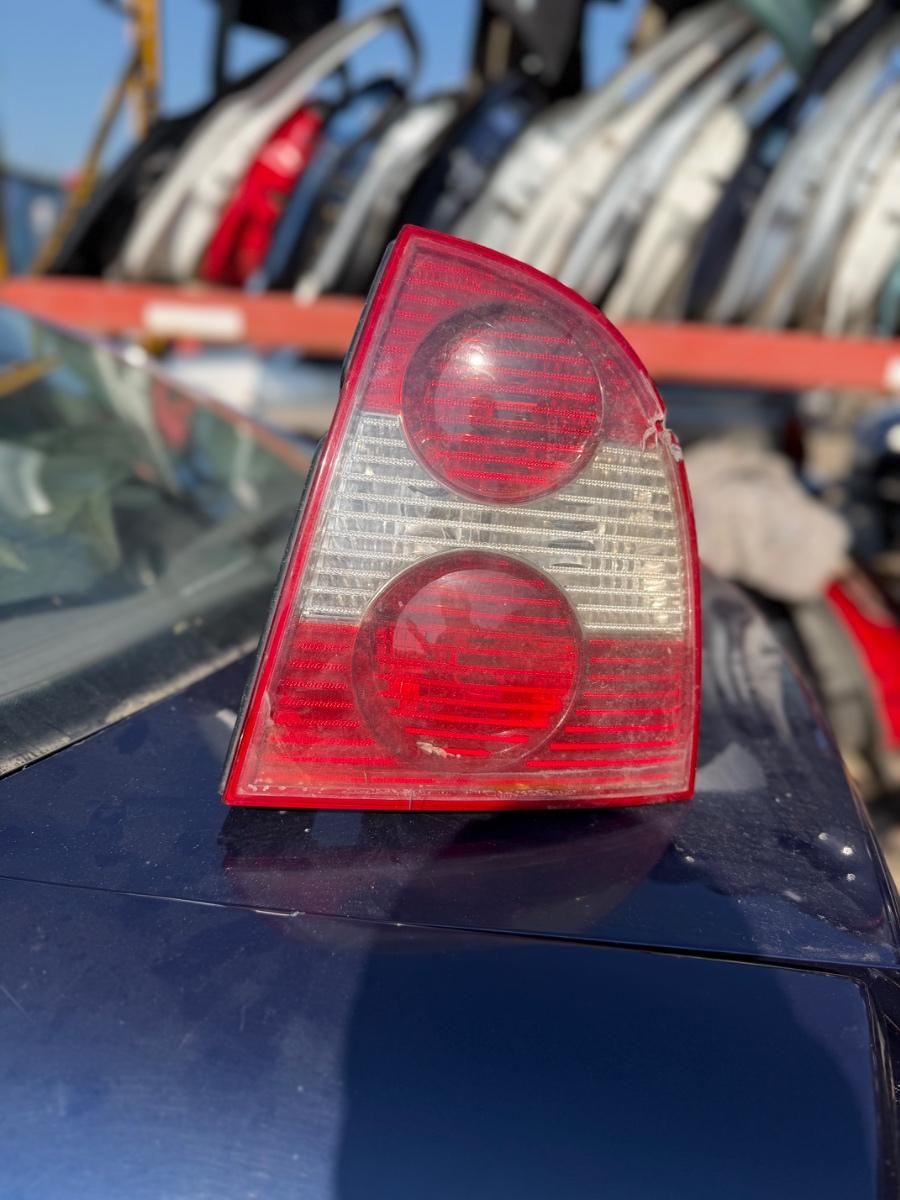 Stop dreapta CRAPAT - AVARIAT VOLKSWAGEN PASSAT 3B3 2000 - 2005 1.9 TDI AVF, AWX 3B5945096AE