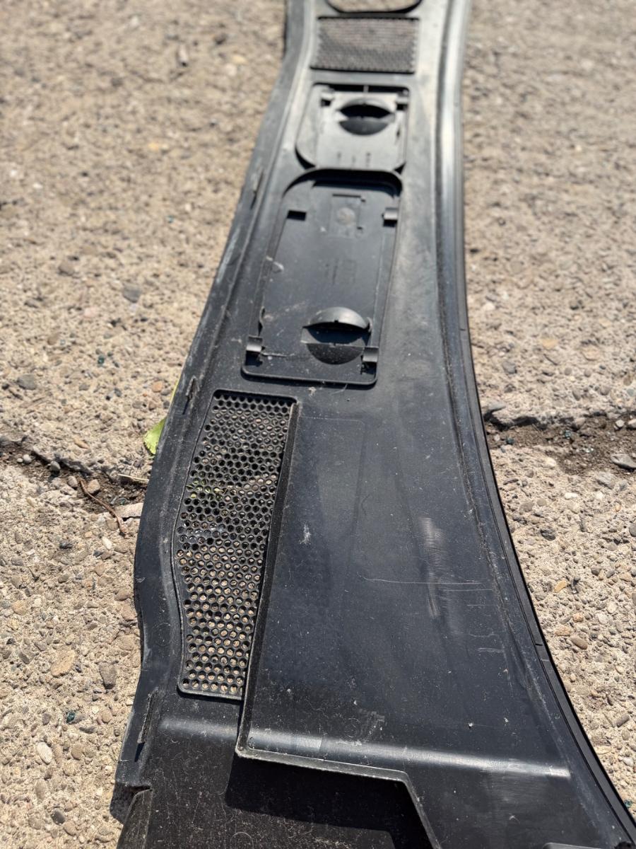 Capac peste baterie VOLKSWAGEN PASSAT 3B3 2000 - 2005 1.9 TDI AVF, AWX 3B1819422A 3B1819447