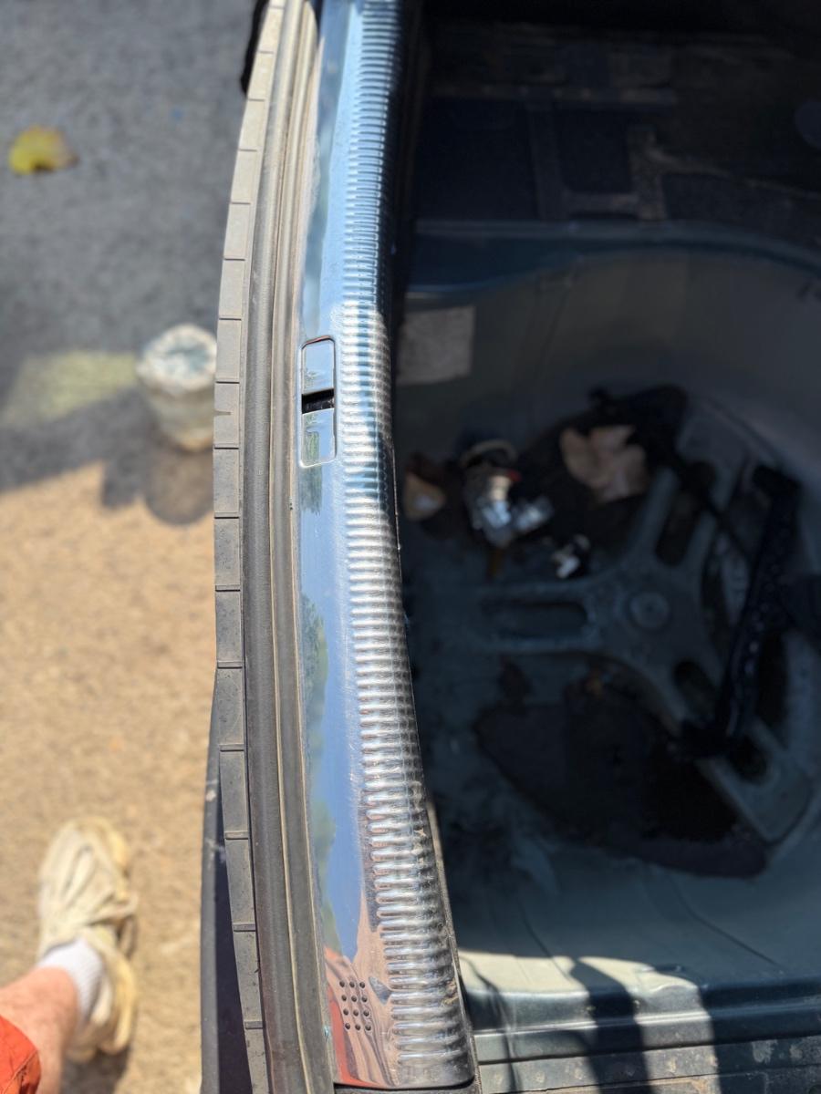 Aparatoare suport incuietoare bagheta de acoperire VOLKSWAGEN PASSAT 3B3 2000 - 2005 3B5863459H