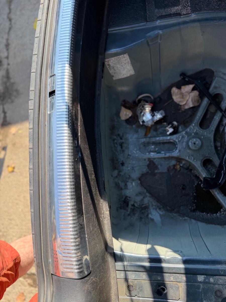 Aparatoare suport incuietoare bagheta de acoperire VOLKSWAGEN PASSAT 3B3 2000 - 2005 3B5863459H
