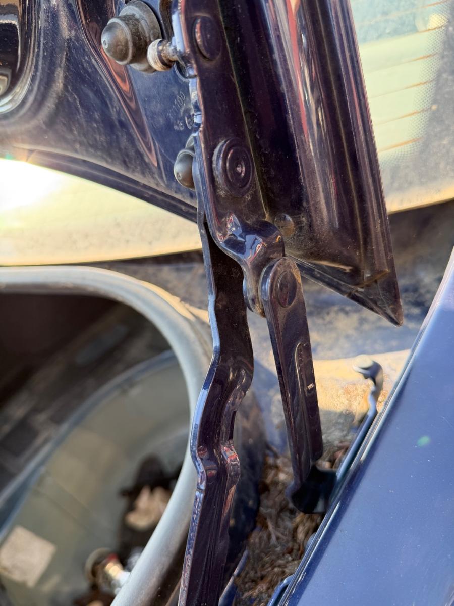 Balama hayon portbagaj dreapta VOLKSWAGEN PASSAT 3B3 2000 - 2005 1.9 TDI AVF, AWX 3B5827302B