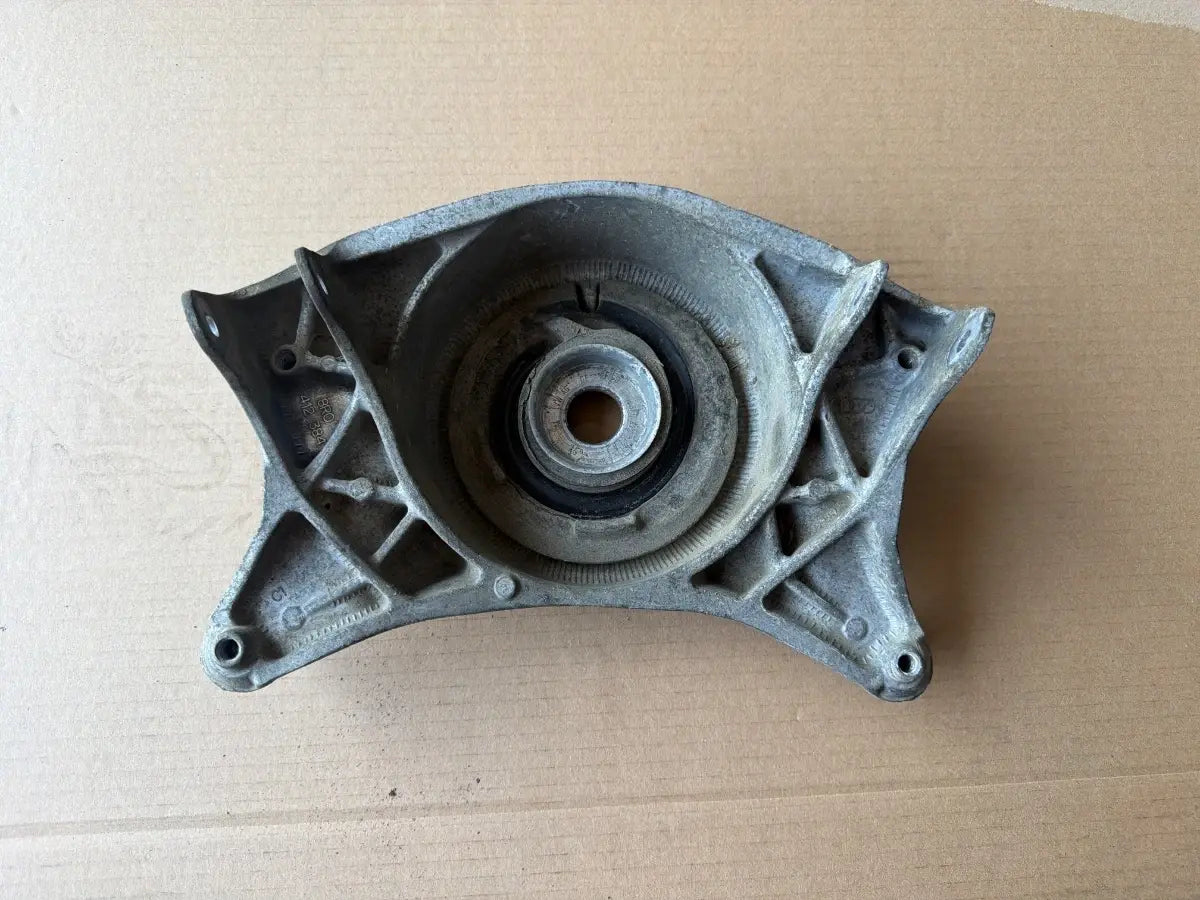 Flansa amortizor dreapta fata AUDI A4 IV Avant 8K5, B8 2007 - 2015 2.0 TDI CAGA, CJCA, CMEA, CMFA 8R0412384