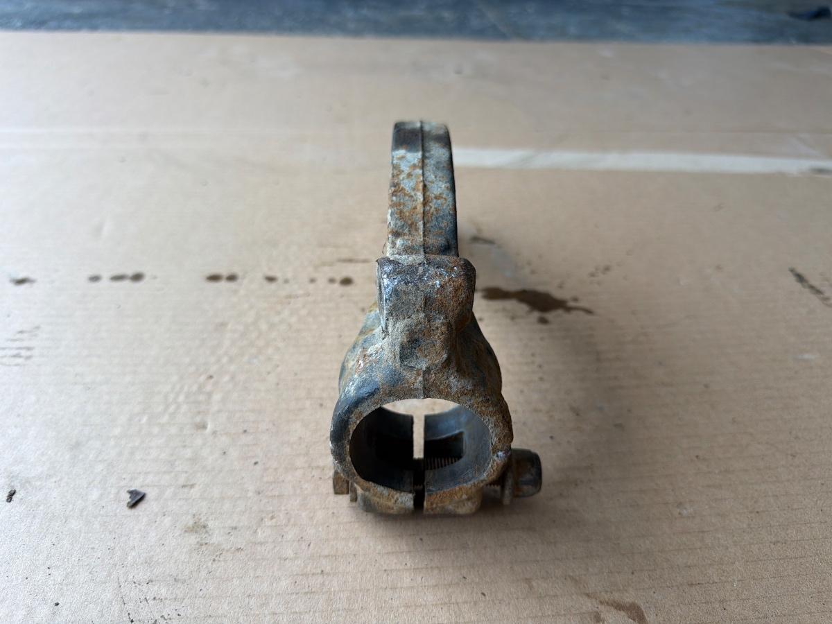 Suport amortizor inferior dreapta fata AUDI A4 IV Avant 8K5, B8 2007 - 2015 2.0 TDI CAGA, CJCA, CMEA, CMFA 8K0413K