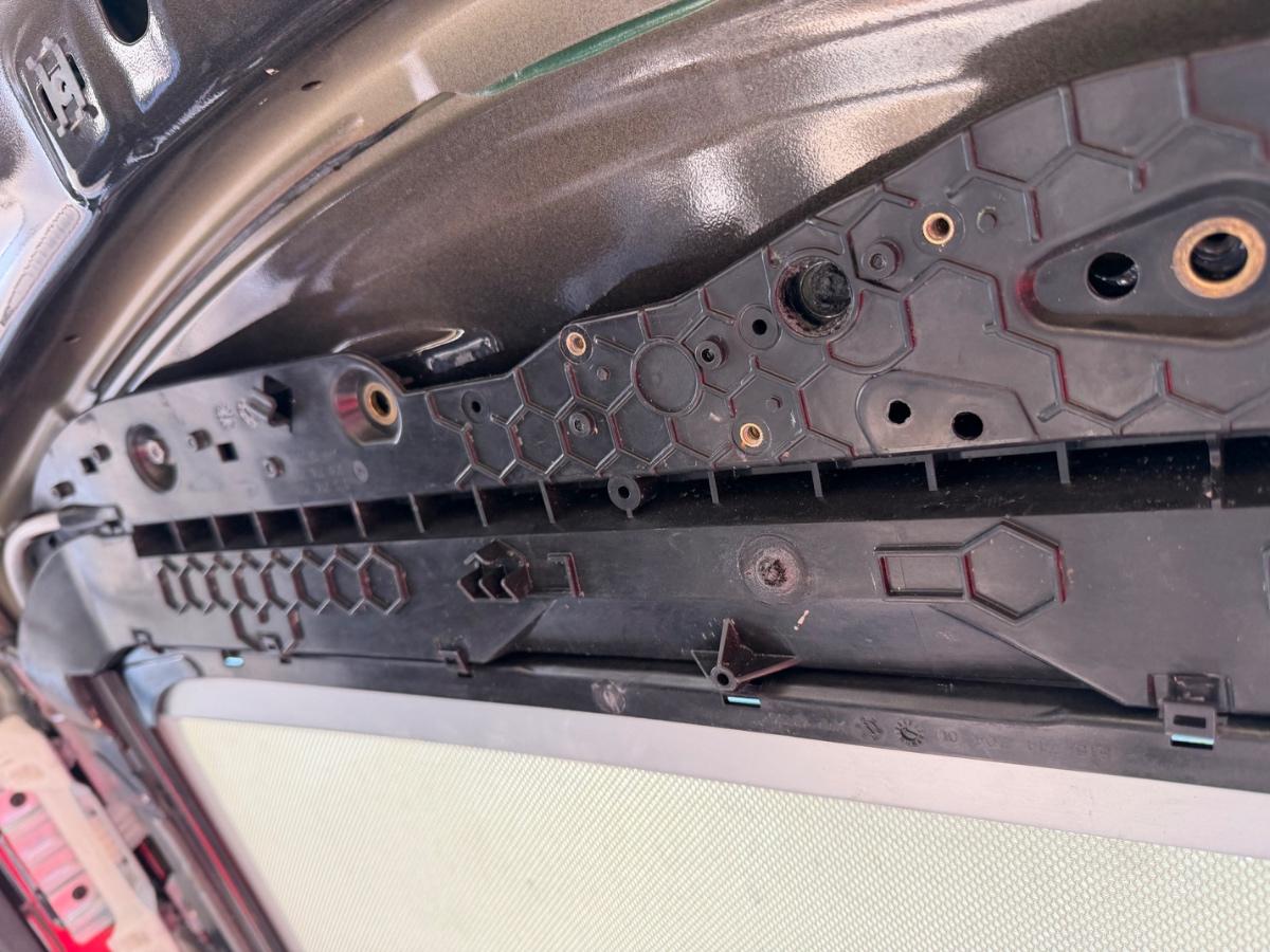 Trapa panoramica -fara garantia functionarii - VOLKSWAGEN TIGUAN 5N_ 2007 - 2015 , 5N0877041H