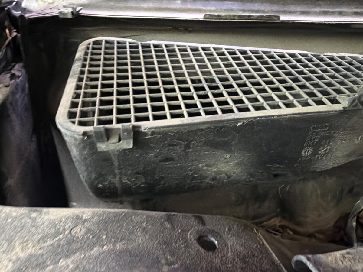 Cadru filtru de aer habitaclu AUDI A4 IV Avant 8K5, B8 2007 - 2015 2.0 TDI CAGA, CJCA, CMEA, CMFA 8K1819904