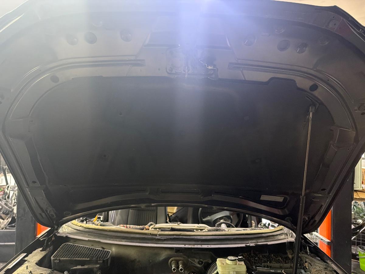Fonoabsorbant capota motor AUDI A4 IV Avant 8K5, B8 2007 - 2015 2.0 TDI CAGA, CJCA, CMEA, CMFA 8T0863825H