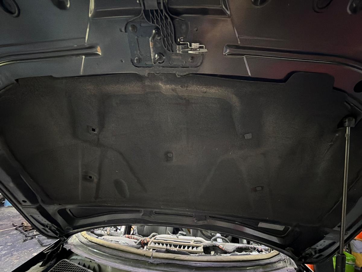 Fonoabsorbant capota motor AUDI A4 IV Avant 8K5, B8 2007 - 2015 2.0 TDI CAGA, CJCA, CMEA, CMFA 8T0863825H