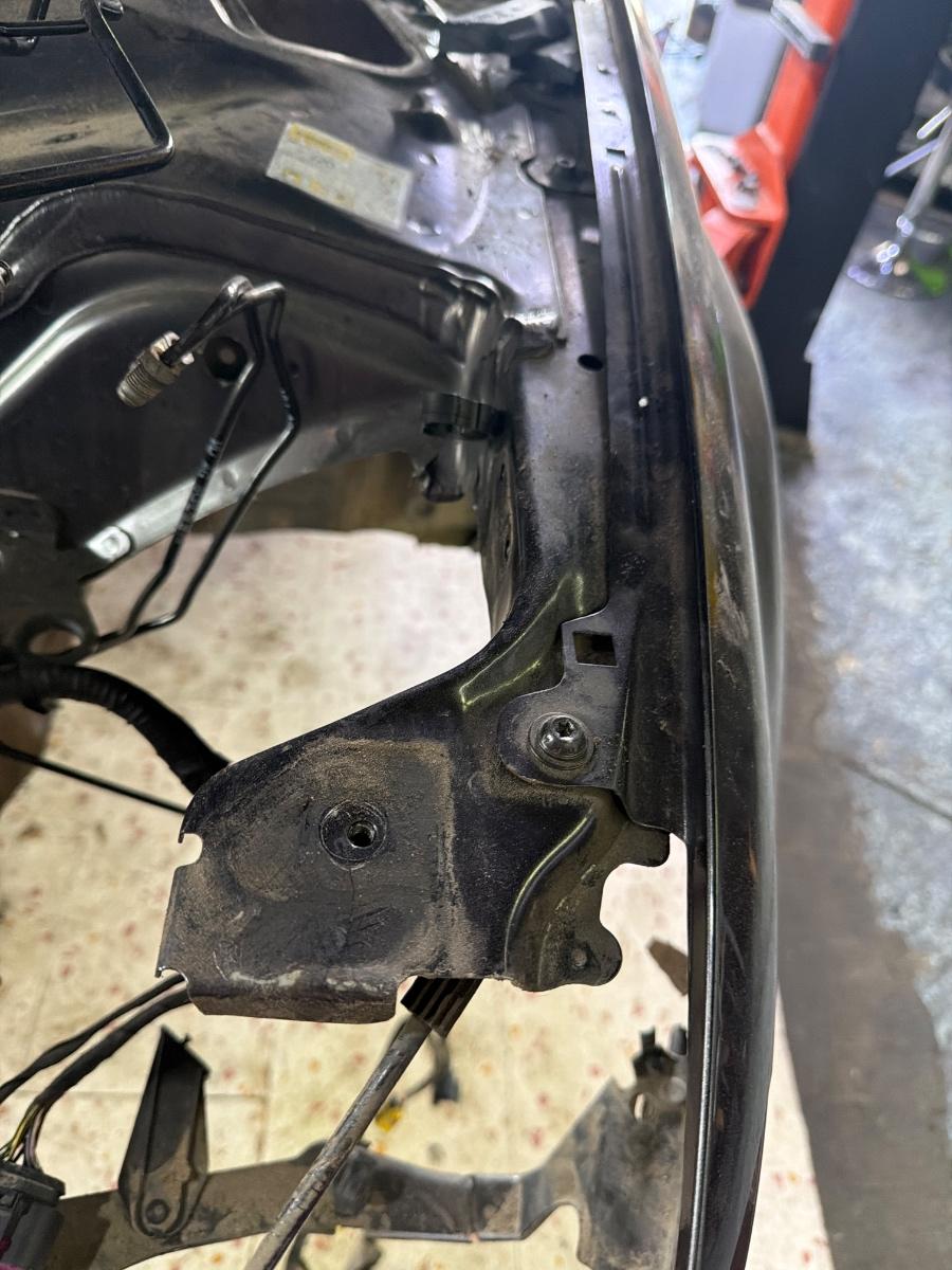 Colt semiaripa fata stanga fata AUDI A4 IV Avant 8K5, B8 2007 - 2015 , 8K0805123