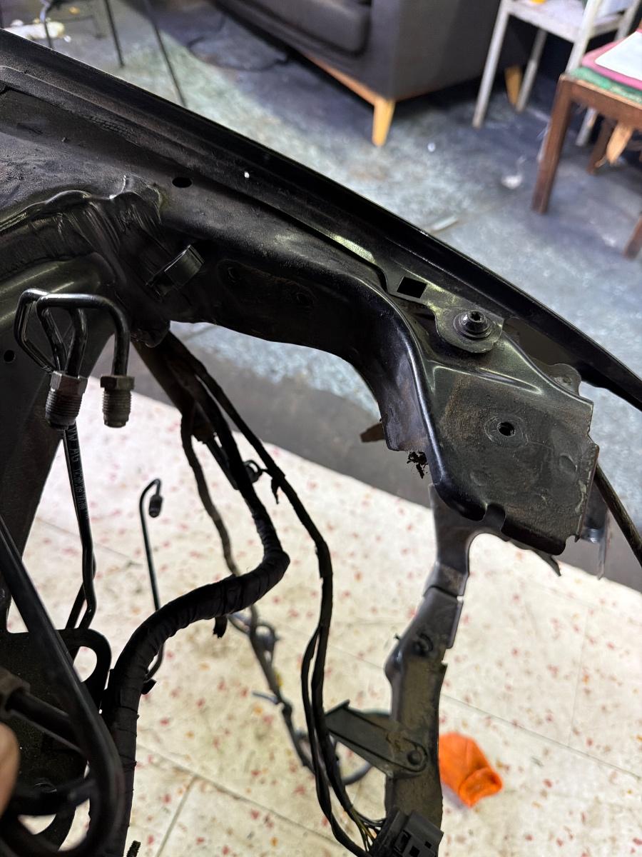 Colt semiaripa fata stanga fata AUDI A4 IV Avant 8K5, B8 2007 - 2015 , 8K0805123