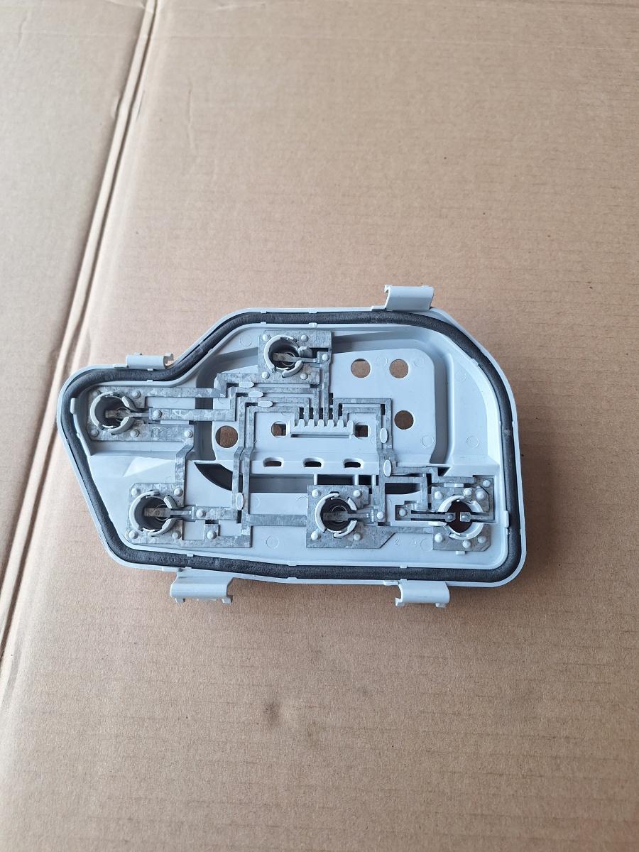 Soclu stop dreapta VOLKSWAGEN POLO 9N_ 2001 - 2012 1.4 16V AUA, BBY, BKY VAG 6Q6945258A