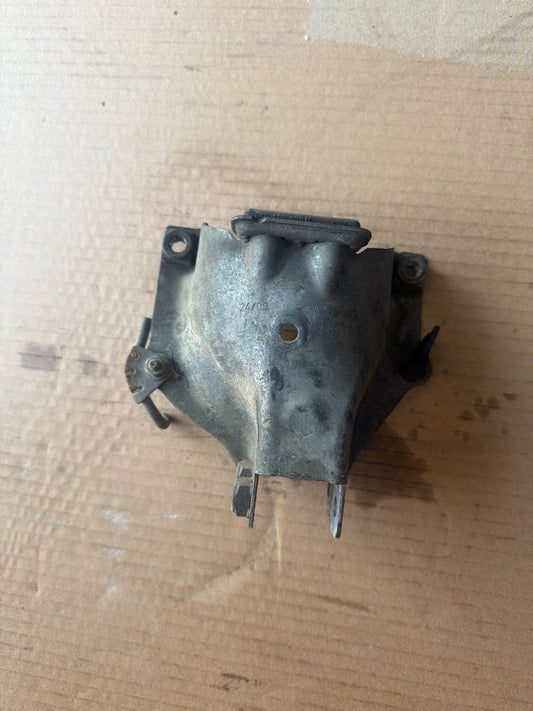 Suport protectie tampon jug calandru punte motor AUDI A4 IV Avant 8K5, B8 2007 - 2015 2.0 TDI CAGA, CJCA, CMEA, CMFA 8K0399059