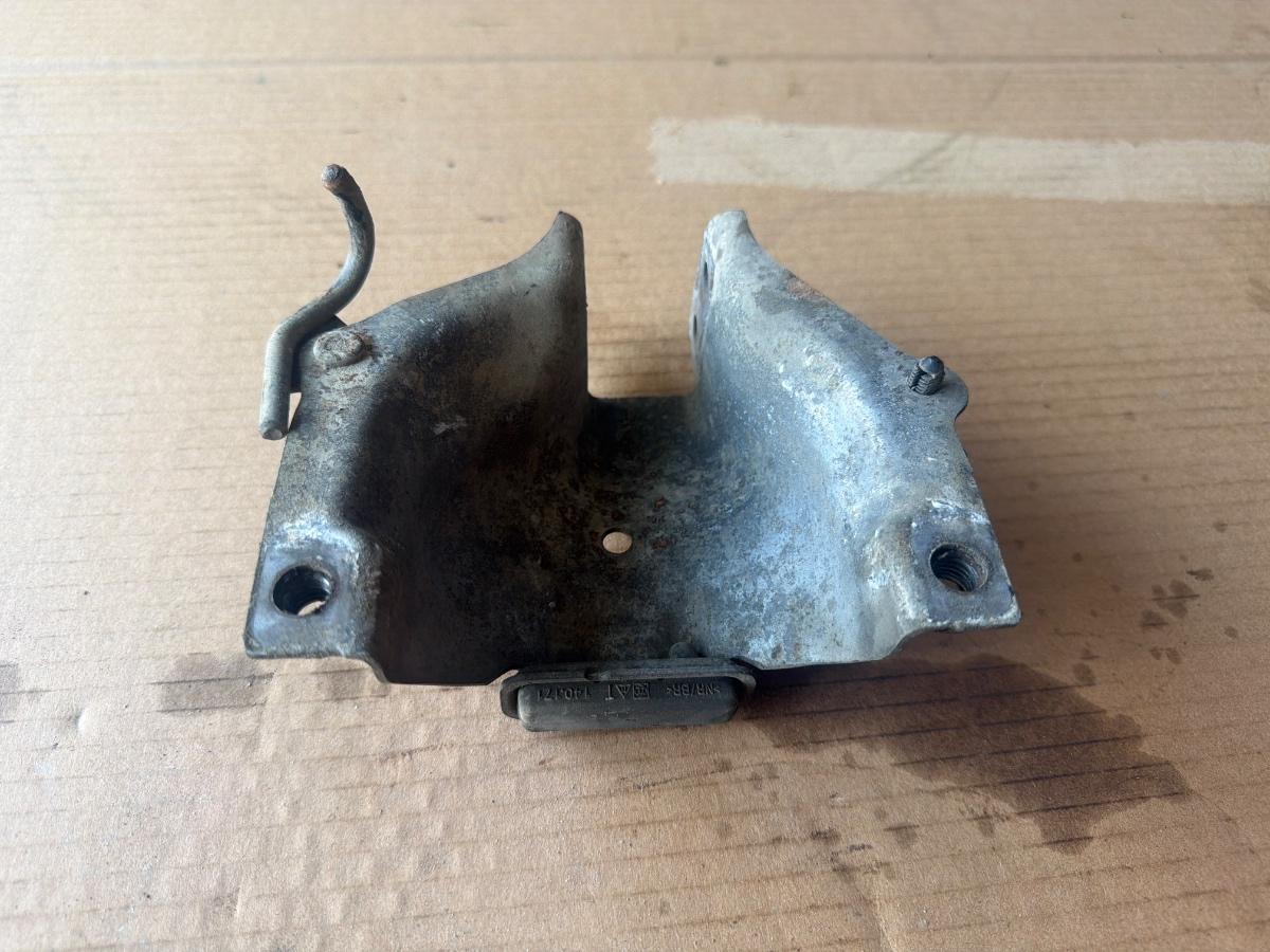 Suport protectie tampon jug calandru punte motor AUDI A4 IV Avant 8K5, B8 2007 - 2015 2.0 TDI CAGA, CJCA, CMEA, CMFA 8K0399059