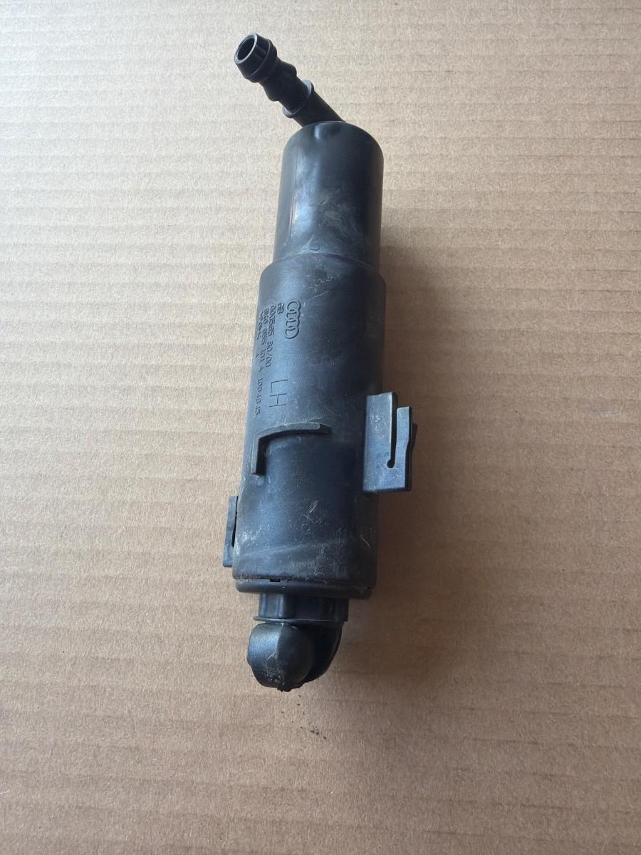 Spalator far stanga AUDI A4 IV Avant 8K5, B8 2007 - 2015 2.0 TDI CAGA, CJCA, CMEA, CMFA 8K0955101A