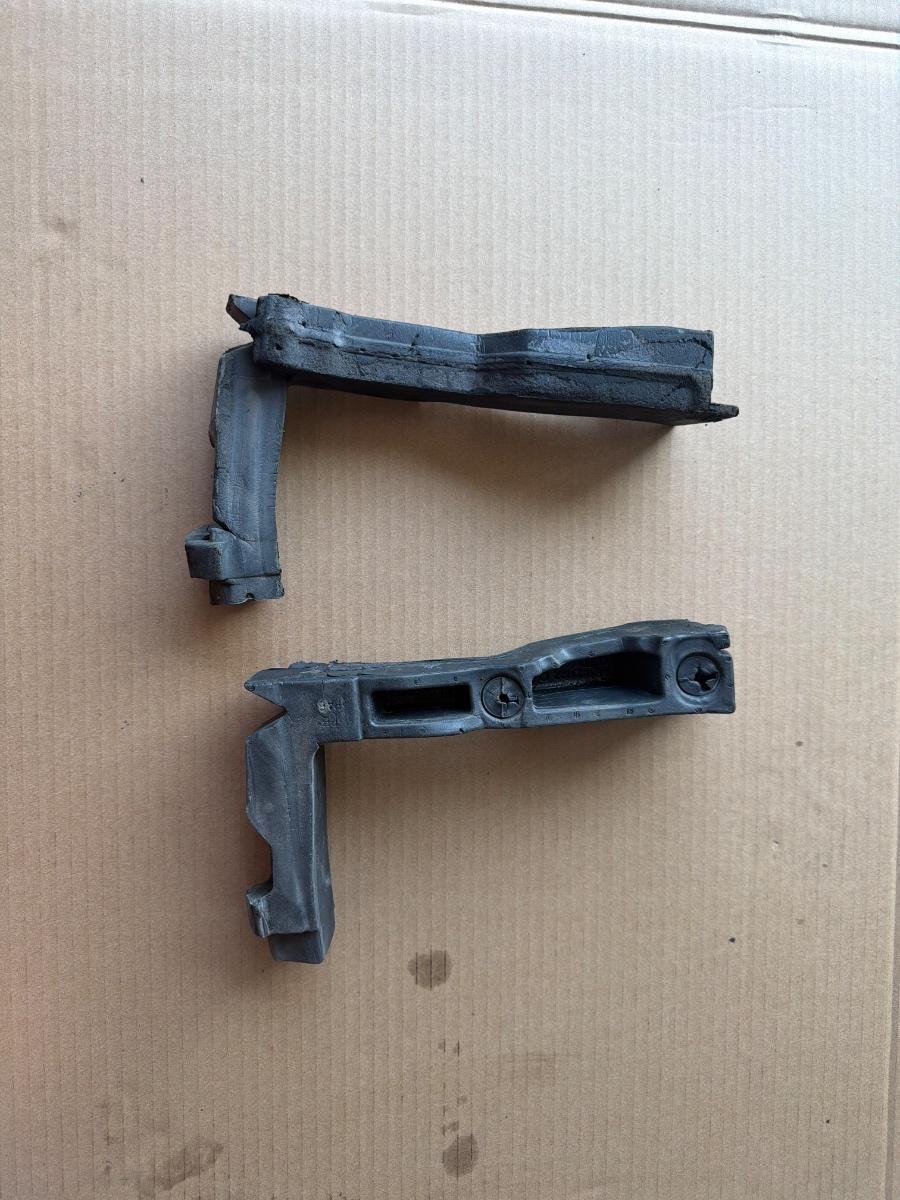 Bureti etansare capota motor AUDI A4 IV Avant 8K5, B8 2007 - 2015 2.0 TDI CAGA, CJCA, CMEA, CMFA 8K0823722 8K0823721