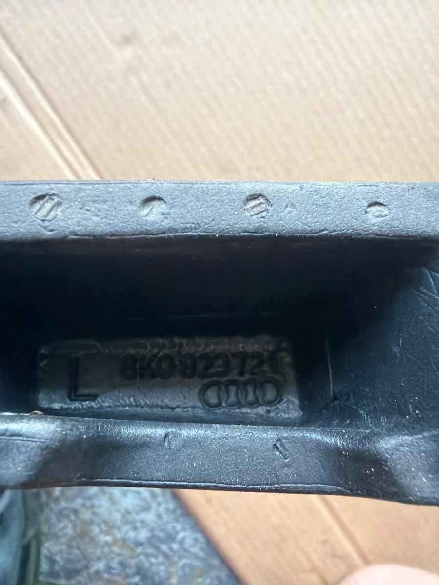 Bureti etansare capota motor AUDI A4 IV Avant 8K5, B8 2007 - 2015 2.0 TDI CAGA, CJCA, CMEA, CMFA 8K0823722 8K0823721