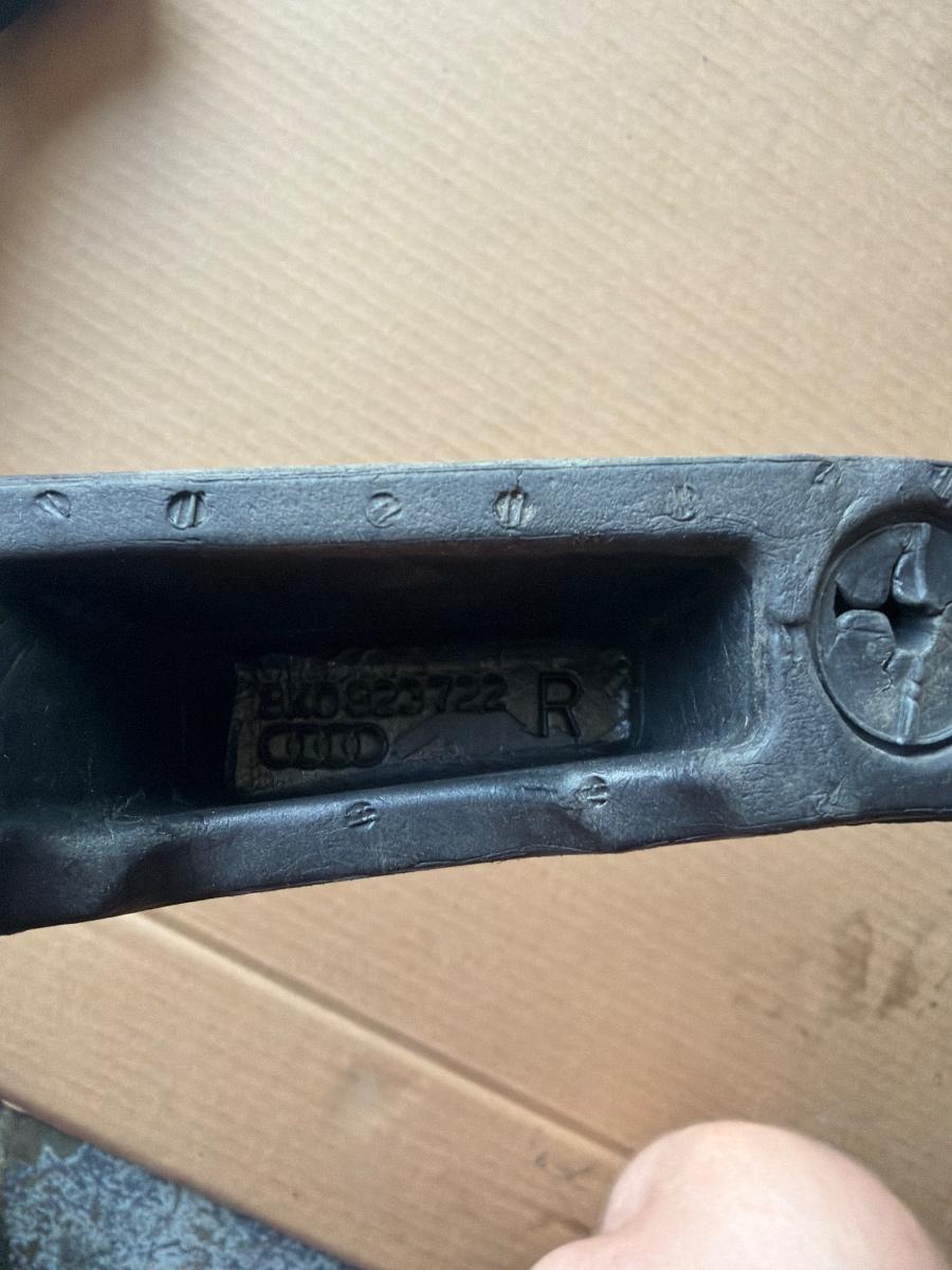 Bureti etansare capota motor AUDI A4 IV Avant 8K5, B8 2007 - 2015 2.0 TDI CAGA, CJCA, CMEA, CMFA 8K0823722 8K0823721