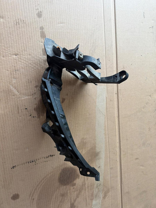 Suport far stanga AUDI A4 IV Avant 8K5, B8 2007 - 2015 2.0 TDI CAGA, CJCA, CMEA, CMFA 8K0805607A