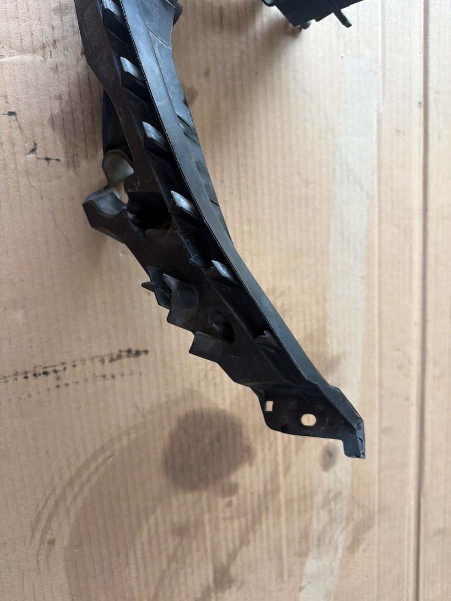 Suport far stanga AUDI A4 IV Avant 8K5, B8 2007 - 2015 2.0 TDI CAGA, CJCA, CMEA, CMFA 8K0805607A