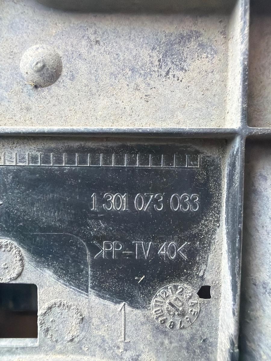 Suport platou far stanga AUDI A4 IV Avant 8K5, B8 2007 - 2015 2.0 TDI CAGA, CJCA, CMEA, CMFA 1301073033