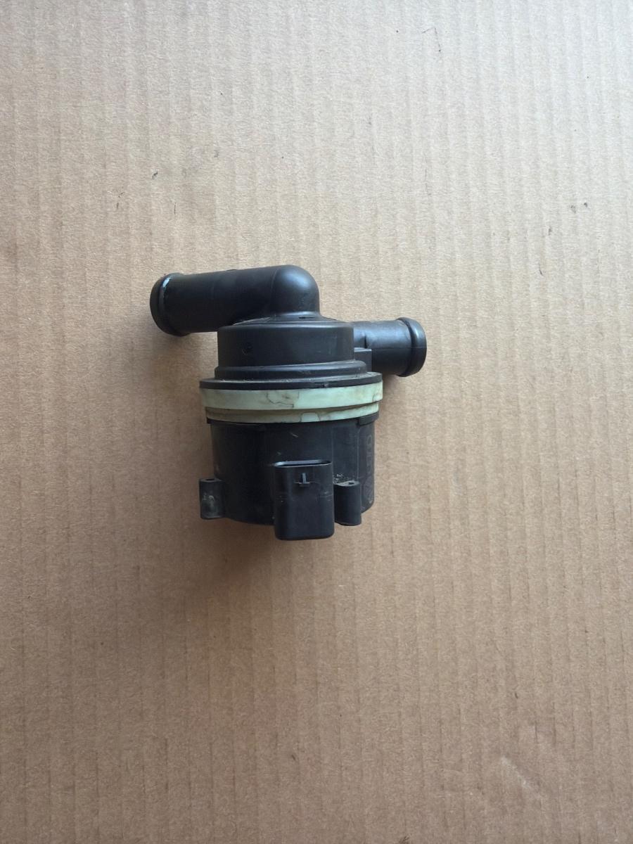 Pompa de apa/lichid de racire electrica auxiliara AUDI A4 IV Avant 8K5, B8 2007 - 2015 2.0 TDI CAGA, CJCA, CMEA, CMFA 03L965561A