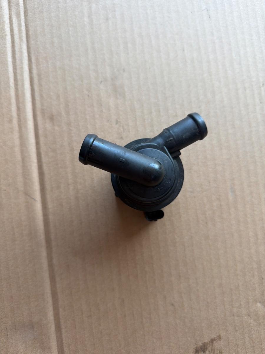 Pompa de apa/lichid de racire electrica auxiliara AUDI A4 IV Avant 8K5, B8 2007 - 2015 2.0 TDI CAGA, CJCA, CMEA, CMFA 03L965561A