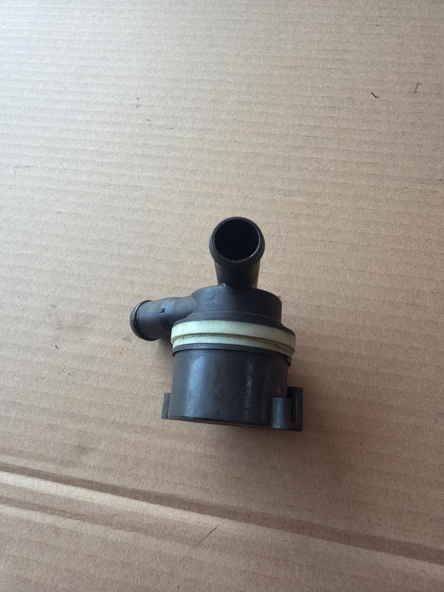 Pompa de apa/lichid de racire electrica auxiliara AUDI A4 IV Avant 8K5, B8 2007 - 2015 2.0 TDI CAGA, CJCA, CMEA, CMFA 03L965561A