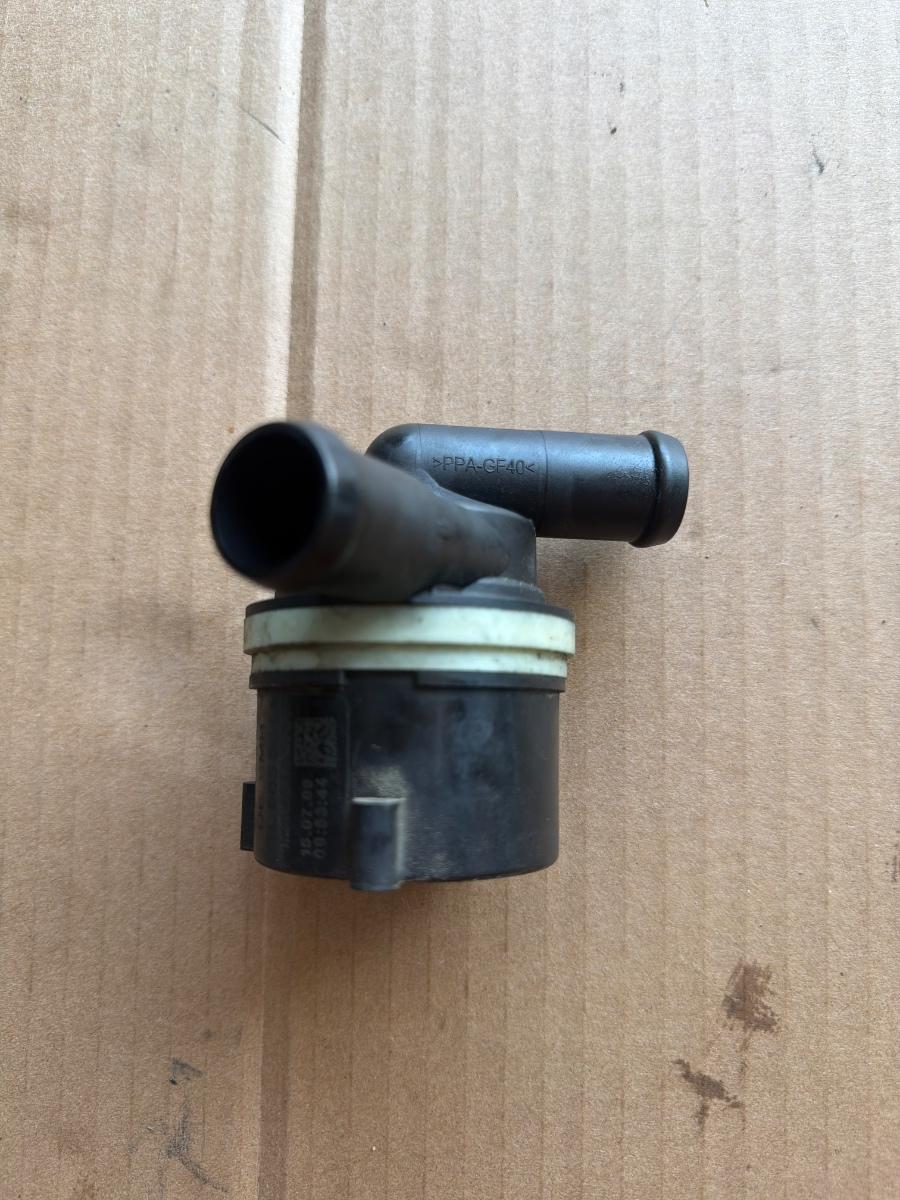 Pompa de apa/lichid de racire electrica auxiliara AUDI A4 IV Avant 8K5, B8 2007 - 2015 2.0 TDI CAGA, CJCA, CMEA, CMFA 03L965561A