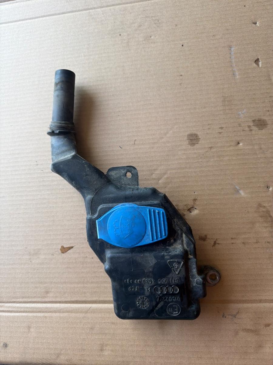 Gat de umplere rezervor spalator geamuri AUDI A4 IV Avant 8K5, B8 2007 - 2015 2.0 TDI CAGA, CJCA, CMEA, CMFA 8T1955463B