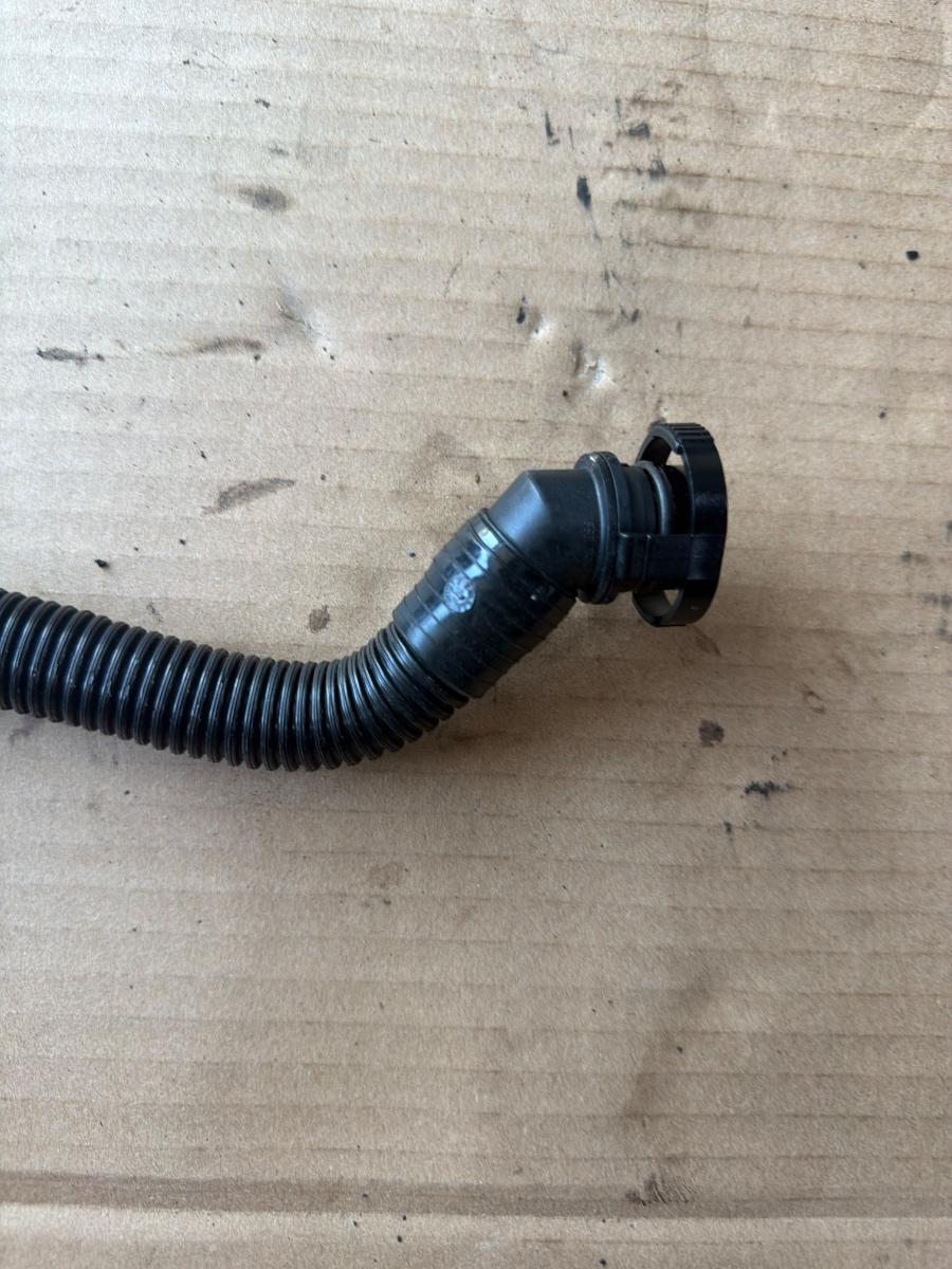 Tubulatura admisie aer turbo epurare carter AUDI A4 IV Avant 8K5, B8 2007 - 2015 2.0 TDI CAGA, CJCA, CMEA, CMFA 03L103493F
