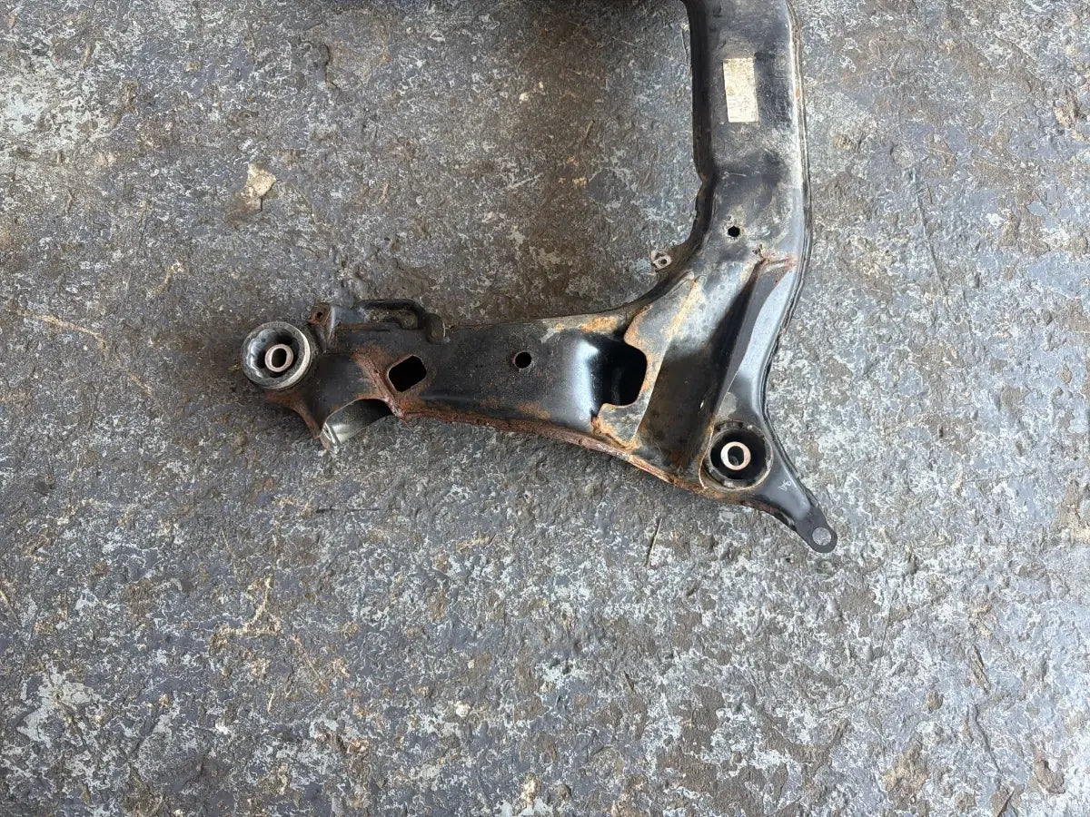 Cadru suport punte fata jug motor VOLKSWAGEN PASSAT 3B3 2000 - 2005 1.9 TDI AVF, AWX 3B0399313