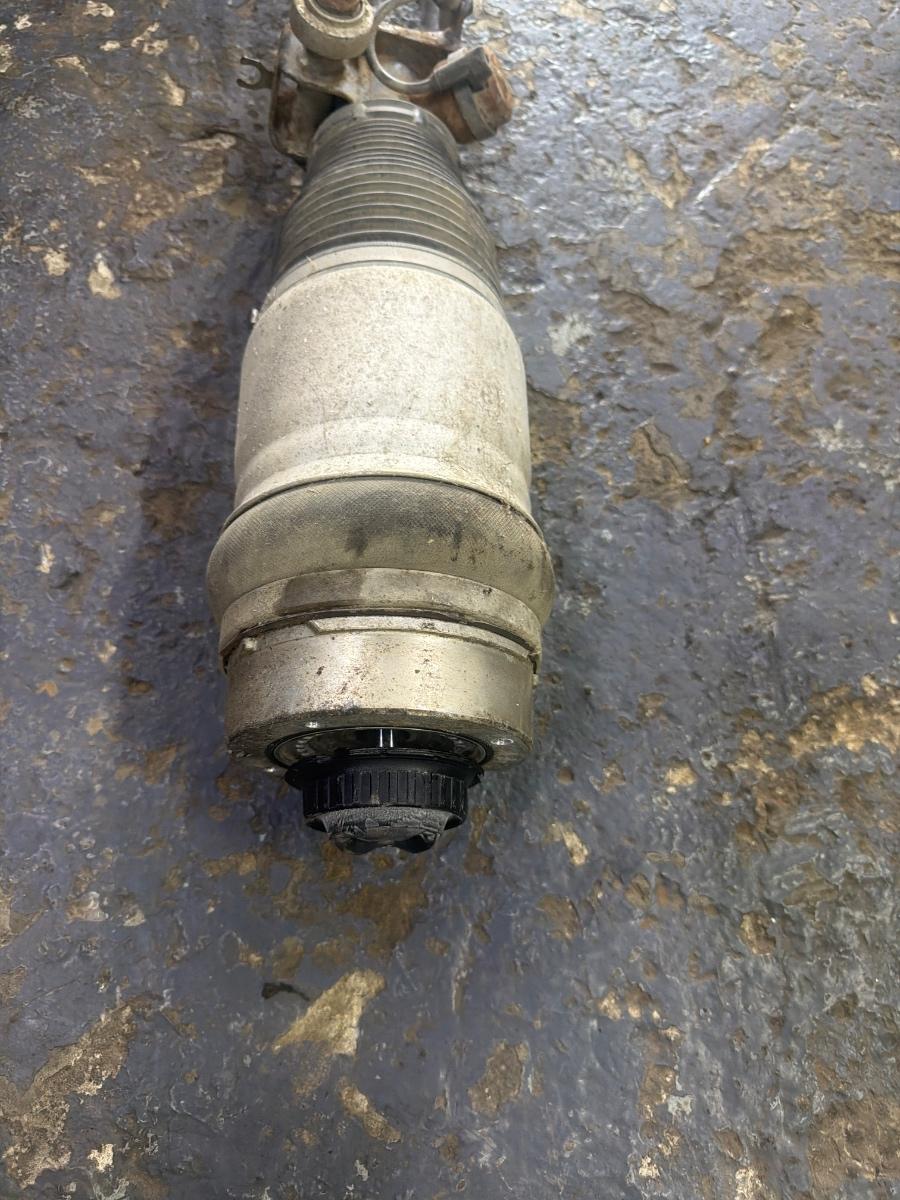 Perna de aer stanga fata VOLKSWAGEN TOUAREG 7LA, 7L6, 7L7 2002 - 2013 3.0 V6 TDI BKS, CATA 7L6412021AG