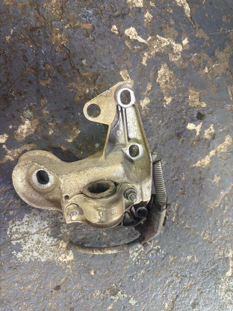Consola suport tampon motor VOLKSWAGEN PASSAT 3B3 2000 - 2005 1.9 TDI AVF, AWX 8E0199351F